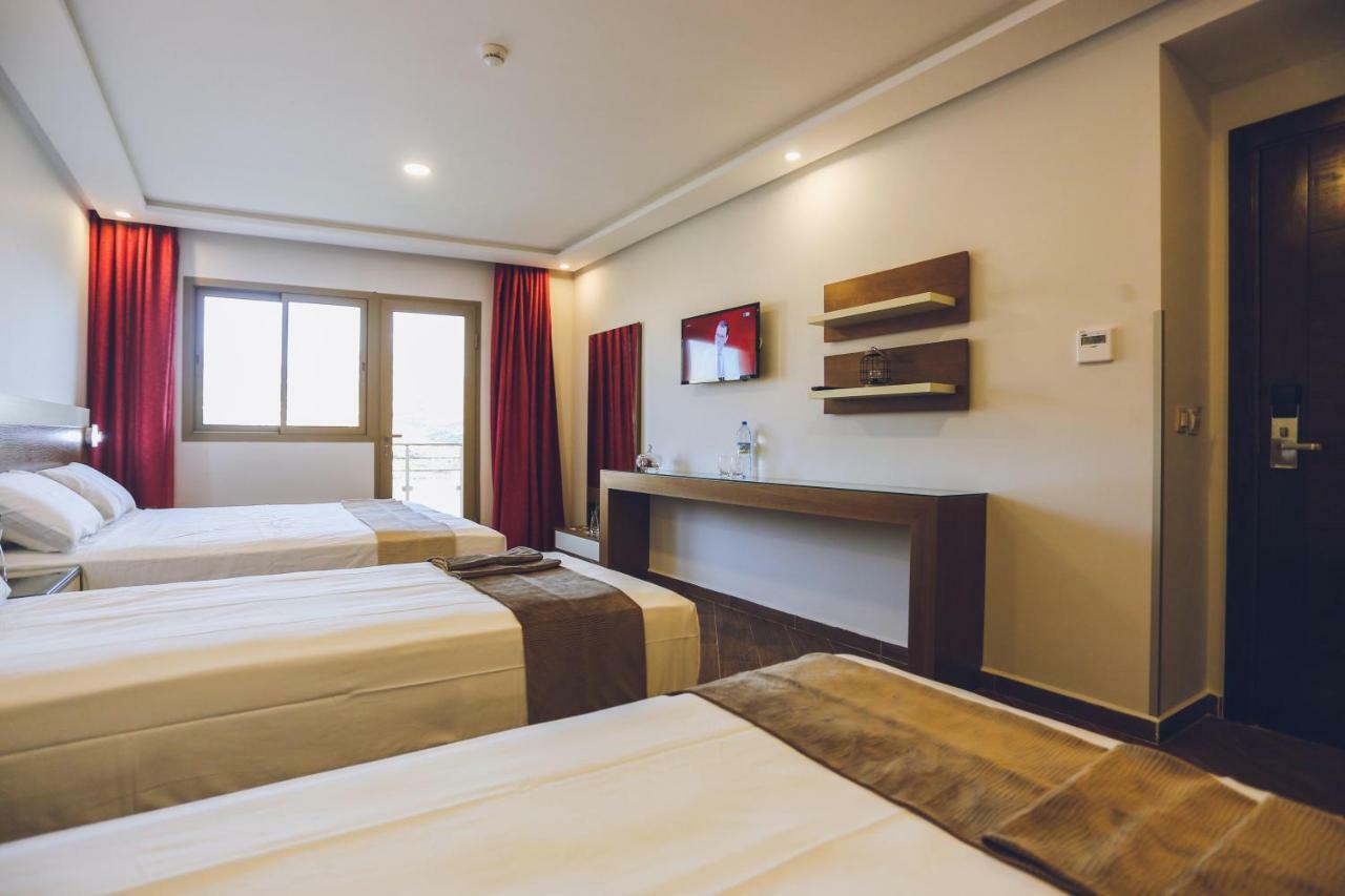 Hotel Makarim เทโทอัน ภายนอก รูปภาพ